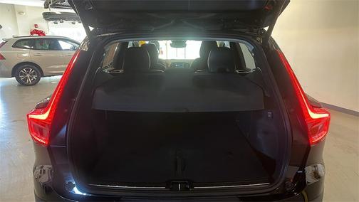 2025 Volvo XC40 B5 Plus Bright Theme