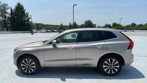 2023 Volvo XC60 B5 Plus Bright Theme