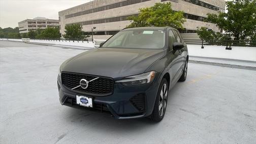 2025 Volvo XC60 Plug-In Hybrid T8 Plus