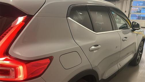 2025 Volvo XC40 B5 Core Bright Theme