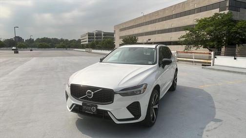 2024 Volvo XC60 Recharge Plug-In Hybrid T8 Ultimate Dark Theme
