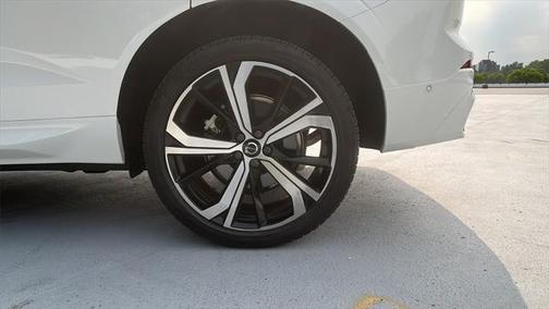 2024 Volvo XC60 Recharge Plug-In Hybrid T8 Ultimate Dark Theme
