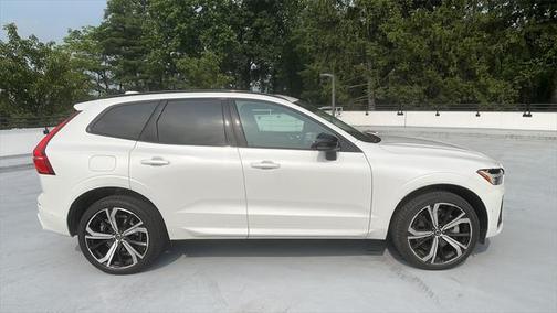 2024 Volvo XC60 Recharge Plug-In Hybrid T8 Ultimate Dark Theme