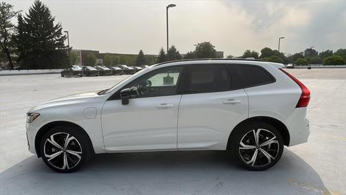 2024 Volvo XC60 Recharge Plug-In Hybrid T8 Ultimate Dark Theme