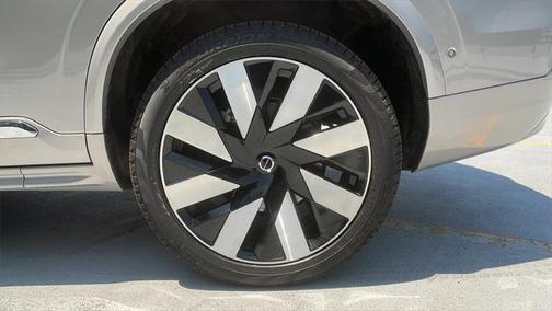 2024 Volvo XC90 Recharge Plug-In Hybrid T8 Plus Bright Theme 7-Seater