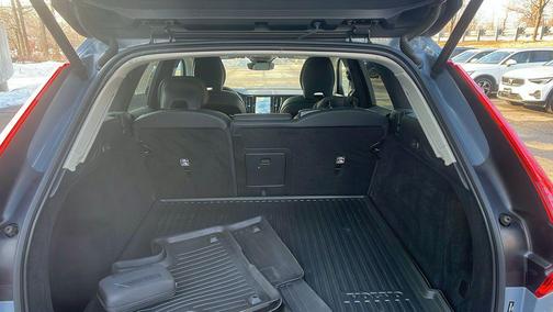 2023 Volvo XC60 B5 Plus Bright Theme