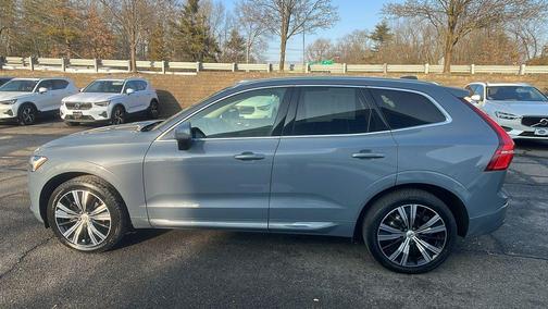 2023 Volvo XC60 B5 Plus Bright Theme