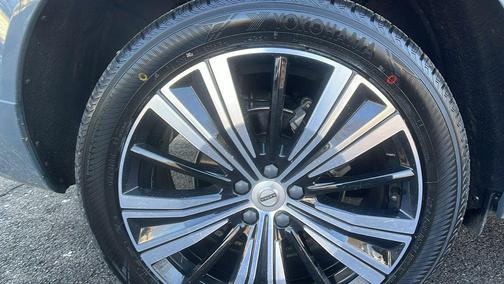 2023 Volvo XC60 B5 Plus Bright Theme