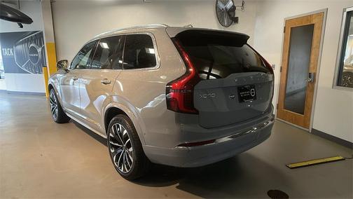 2025 Volvo XC90 B5 Plus 7-Seater
