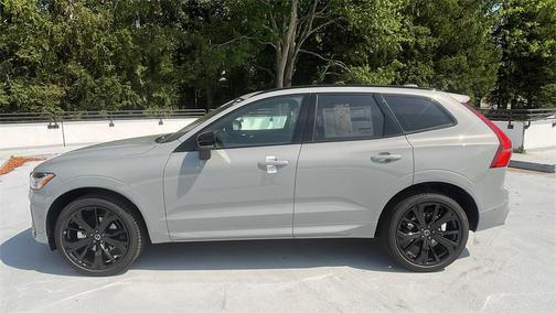 2026 Volvo XC60 B5 Ultra Black Edition
