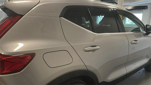 2025 Volvo XC40 B5 Core Bright Theme
