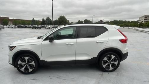 2025 Volvo XC40 B5 Plus Dark Theme