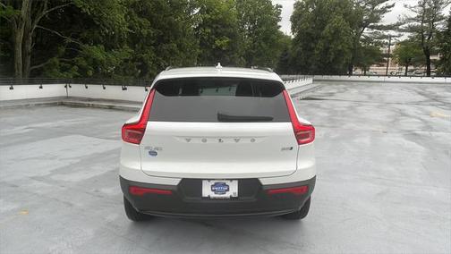 2025 Volvo XC40 B5 Plus Dark Theme