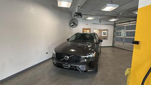 2025 Volvo XC60 B5 Plus