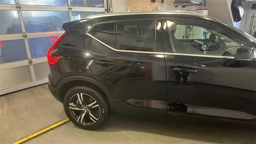 2025 Volvo XC40 B5 Core Bright Theme