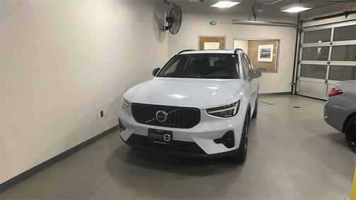 2025 Volvo XC40 B5 Plus Dark Theme