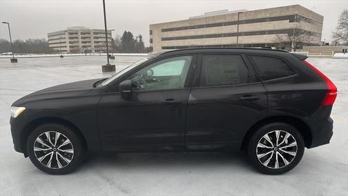 2025 Volvo XC60 B5 Core