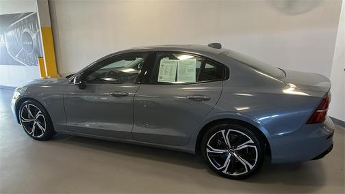 2024 Volvo S60 B5 Plus Dark Theme
