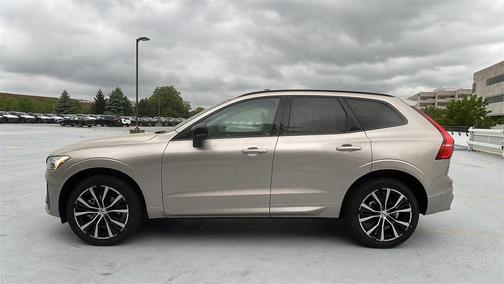 2025 Volvo XC60 B5 Plus