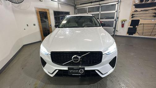 2023 Volvo XC60 B5 Plus Dark Theme