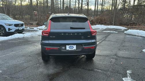 2026 Volvo XC40 Ultra, B5 AWD Gas (mild hybrid), Dark