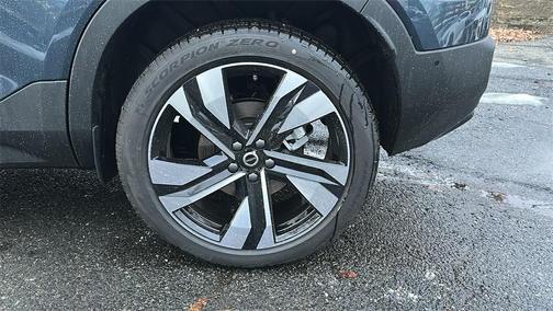 2026 Volvo XC40 Ultra, B5 AWD Gas (mild hybrid), Dark