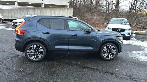 2026 Volvo XC40 Ultra, B5 AWD Gas (mild hybrid), Dark