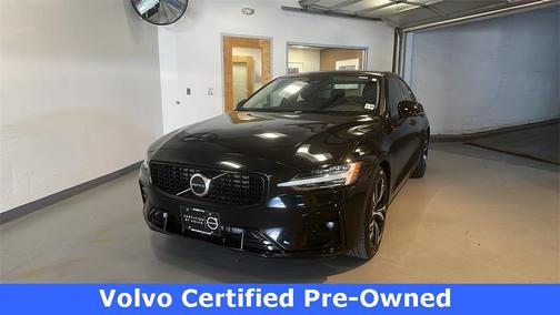 2024 Volvo S60 B5 Core Dark Theme