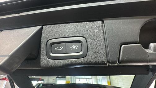 Thunder Grey Metallic 2024 Volvo XC60 B5 Core Dark Theme