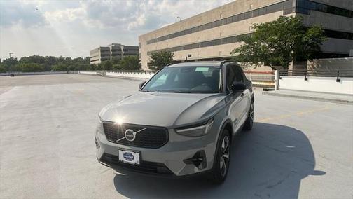 2026 Volvo XC40 B5 Plus