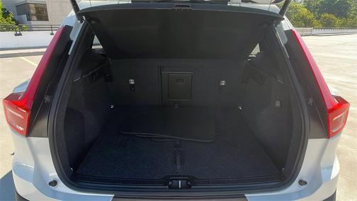 2025 Volvo XC40 B5 Plus Dark Theme