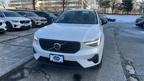 2025 Volvo XC40 B5 Plus Dark Theme