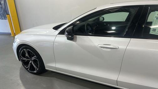 Crystal White 2025 Volvo S60 B5 Plus