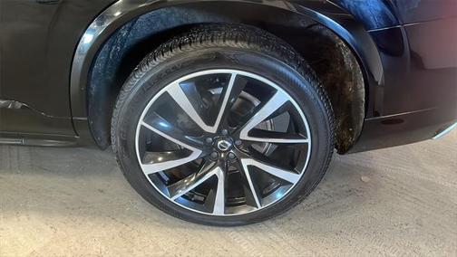 2021 Volvo XC90 T6 Momentum