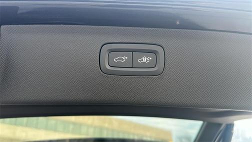 2026 Volvo XC90 Plug-In Hybrid T8 Ultra Dark Theme 7-Seater