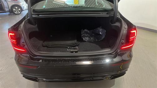 2022 Volvo S60 Recharge Plug-In Hybrid T8 R-Design