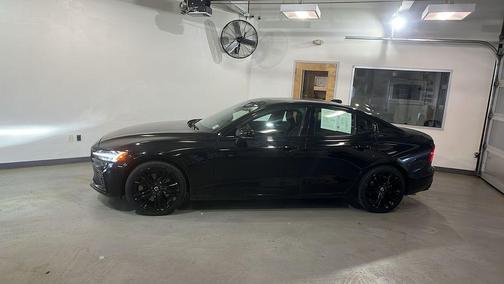 2022 Volvo S60 Recharge Plug-In Hybrid T8 R-Design