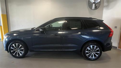 2023 Volvo XC60 B5 Plus Dark Theme