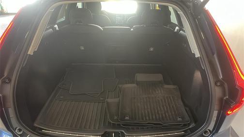 2023 Volvo XC60 B5 Plus Dark Theme