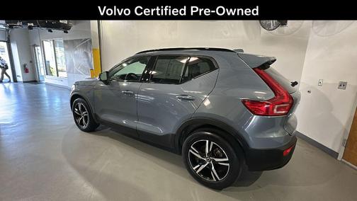 Thunder Grey Metallic 2023 Volvo XC40 B5 Plus Dark Theme
