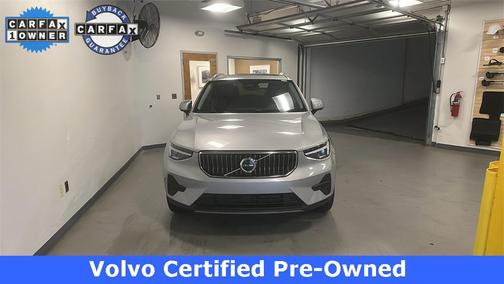 2025 Volvo XC40 B5 Core Bright Theme