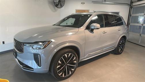 2025 Volvo XC90 B6 Plus 7-Seater