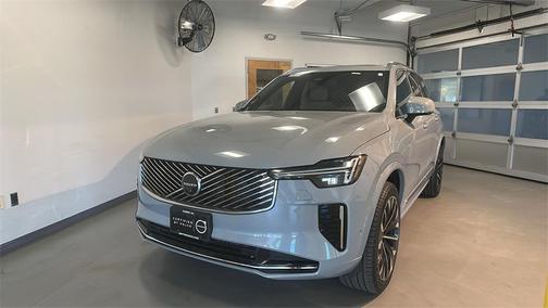 2025 Volvo XC90 B6 Plus 7-Seater