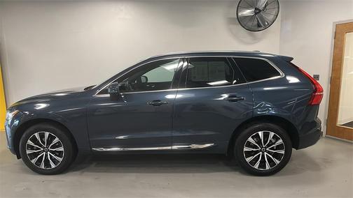 2023 Volvo XC60 B5 Plus Bright Theme