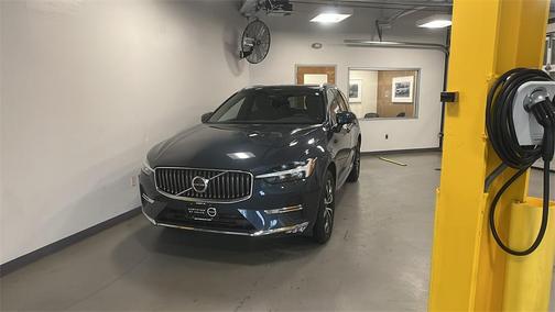 2023 Volvo XC60 B5 Plus Bright Theme