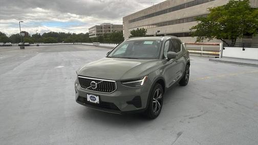 2025 Volvo XC40 B5 Core Bright Theme