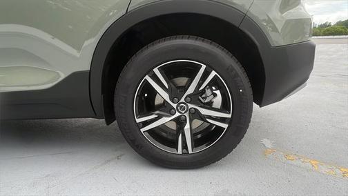 2025 Volvo XC40 B5 Core Bright Theme