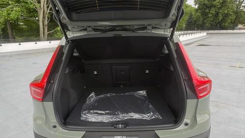 2025 Volvo XC40 B5 Core Bright Theme
