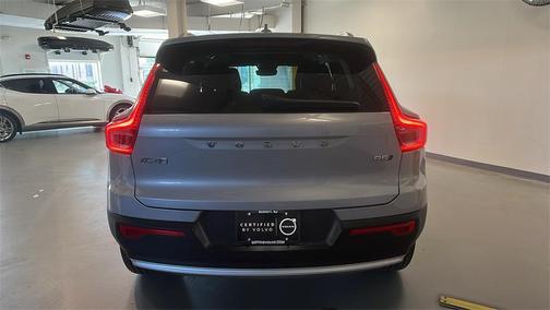 2025 Volvo XC40 B5 Core Bright Theme