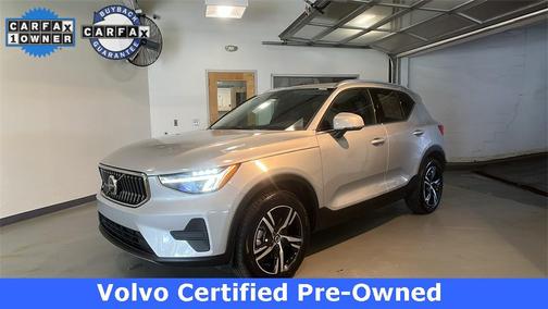2025 Volvo XC40 B5 Core Bright Theme